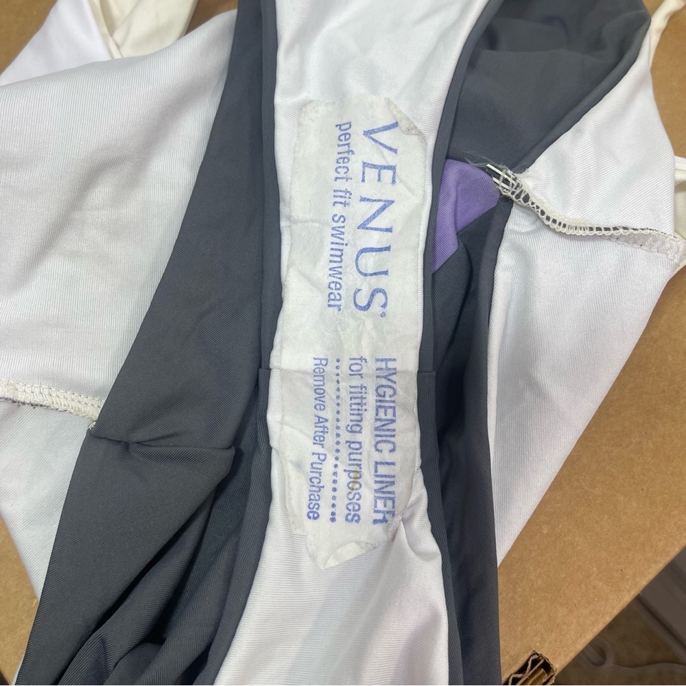 Venus One Piece High Cut Leg Swimsuit NWOT Extra Small - Picture 7 of 7